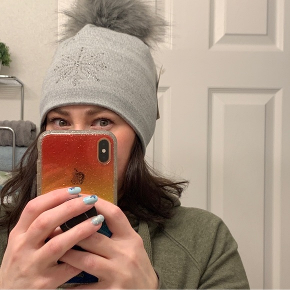 Glittering  snowflake pompom hat ❄️ ✨ - Picture 7 of 7